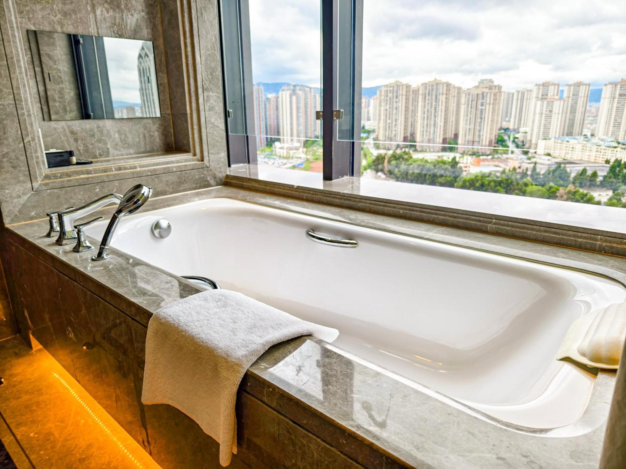 Wanda Vista Kunming Hotel Bagian luar foto