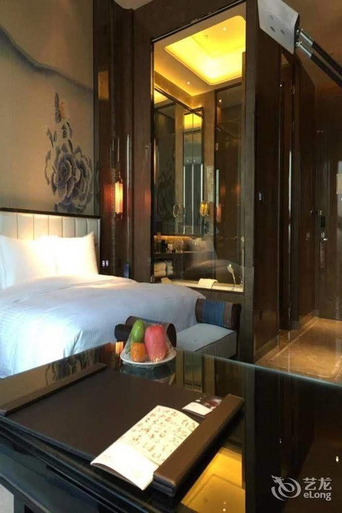 Wanda Vista Kunming Hotel Bagian luar foto
